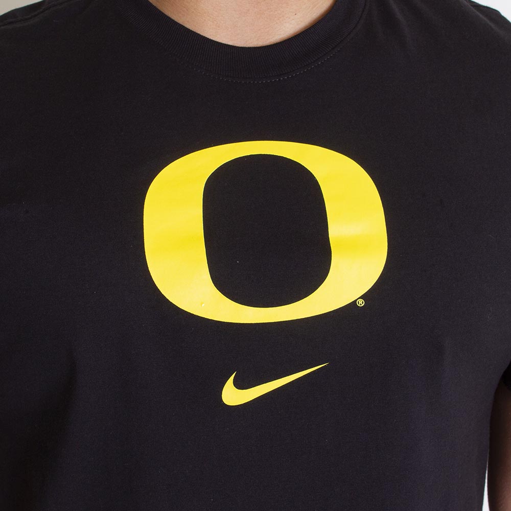 Black yellow nike on sale shirt